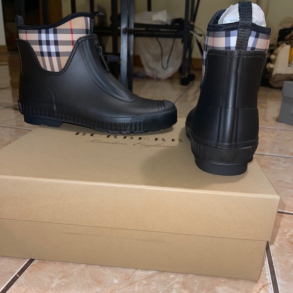 Burberry-Vintage check neoprene& rubber rain boots - Picture 3 of 8
